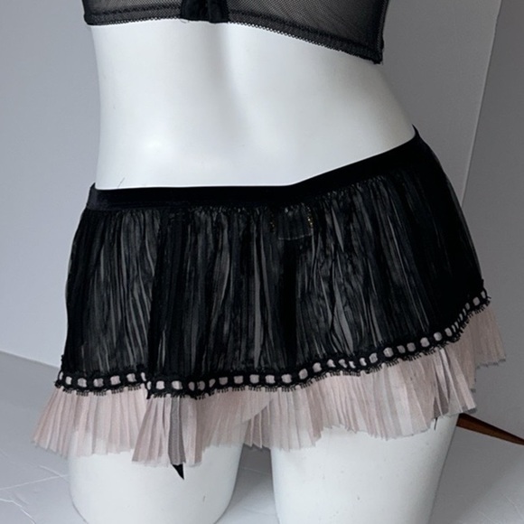 Seductivewear by Cinema Sheer Tulle Pleated Mini Skirt with Garters & Thong Sz M - Picture 3 of 11